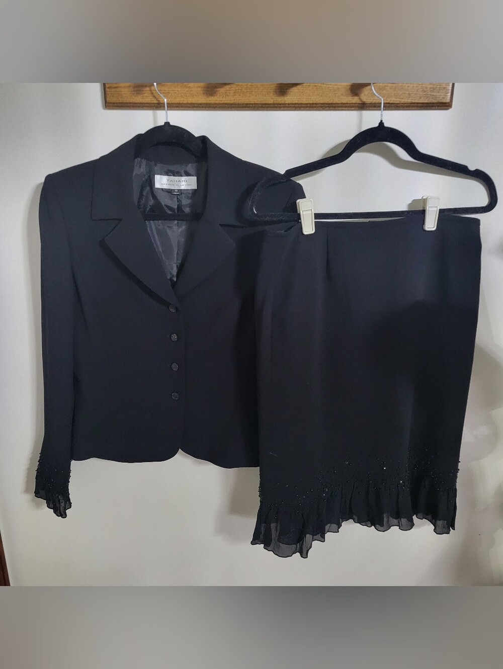 Tahari Arthur S Levine Elegant Black Women's Skirt Suit Set w/ Beaded Ruffle Hem